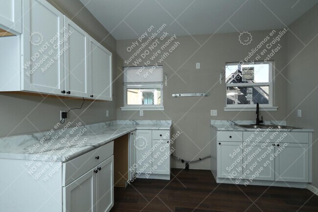 Building Photo - 330 N Randolph St A