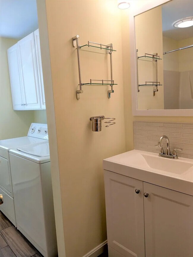 Building Photo - 14 Wellstone Dr