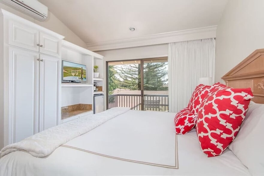 Building Photo - 648 Cottage Dr