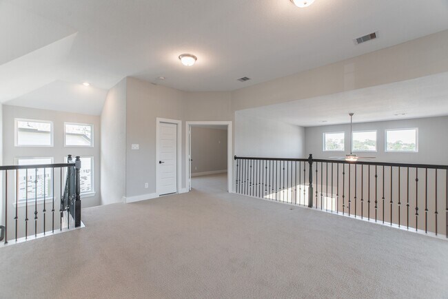 Building Photo - 2016 Woodland Park Ct