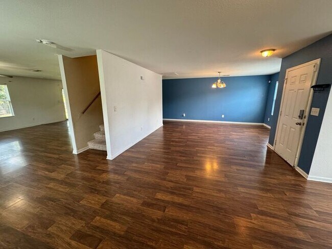 Building Photo - Over 2800 square feet!