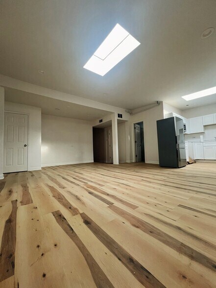 Building Photo - 2651 W North Ave