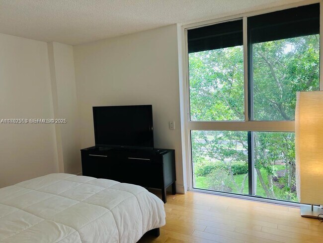 Building Photo - 3610 Yacht Club Dr