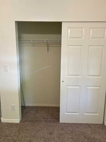Building Photo - 4146 NE Pinion Cir