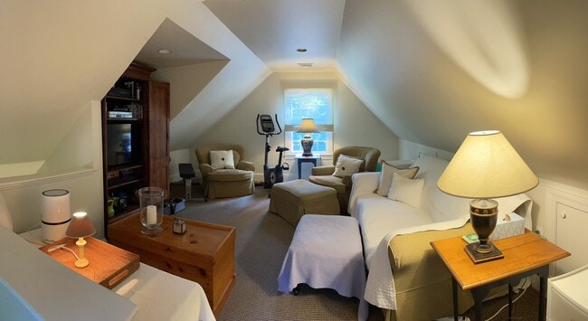 Building Photo - 6 Bradford Rd