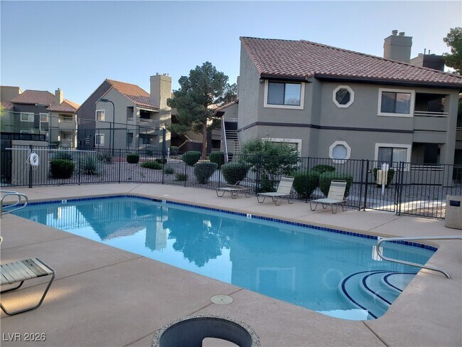 Building Photo - 5016 S Rainbow Blvd