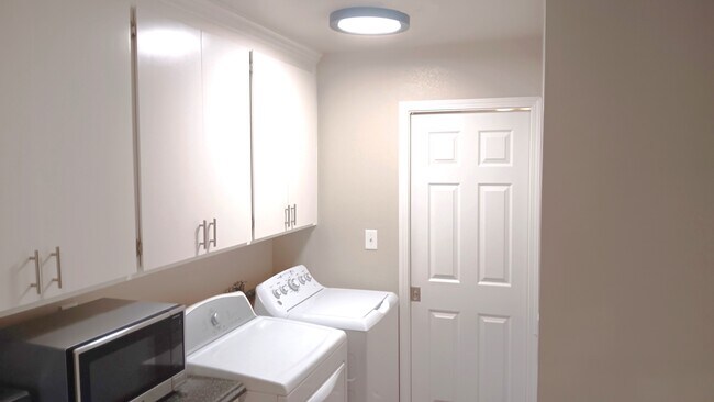 Building Photo - 154 Baxter Ave