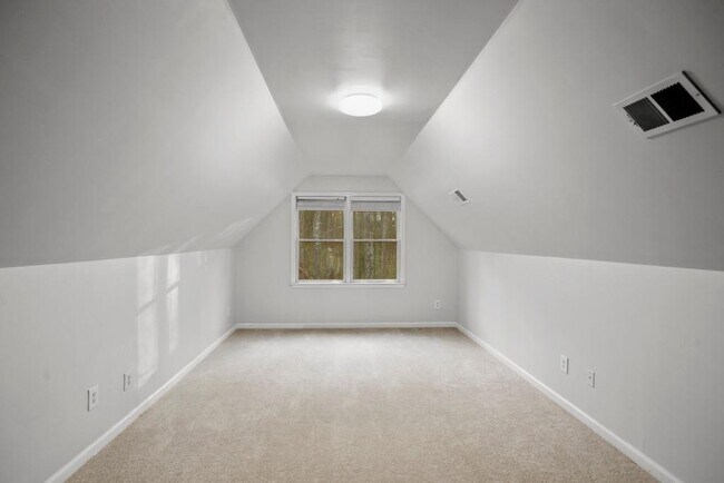 Building Photo - 541 Battleview Dr