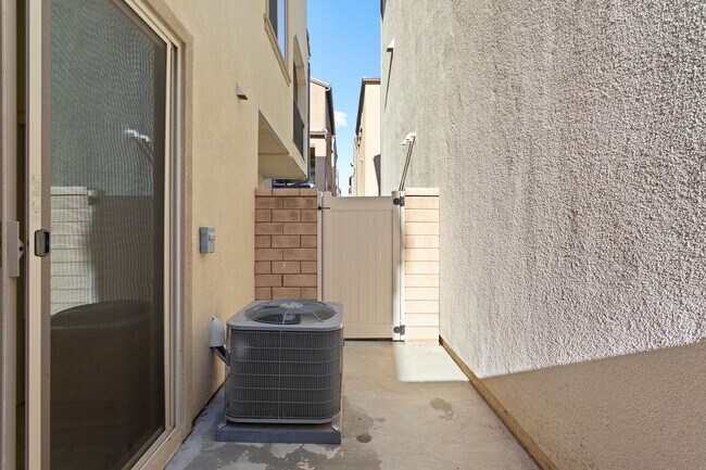 Building Photo - 839 Cranberry Way