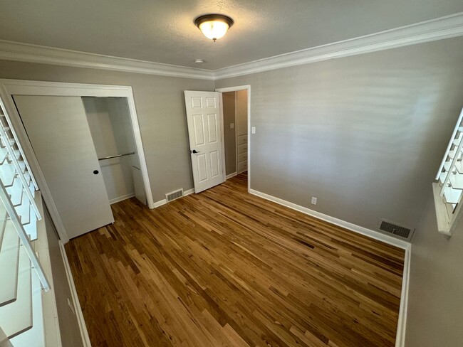 Building Photo - Executive 5-Bedroom Home ten Minutes from the University of Utah and Medical Center!