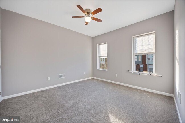 Building Photo - 723 N Luzerne Ave
