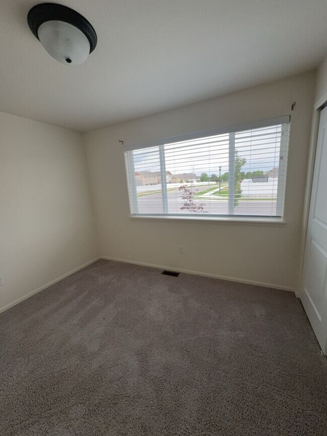 Building Photo - 3 Bed. 2 Bath, 2 Car Garage in Promontory