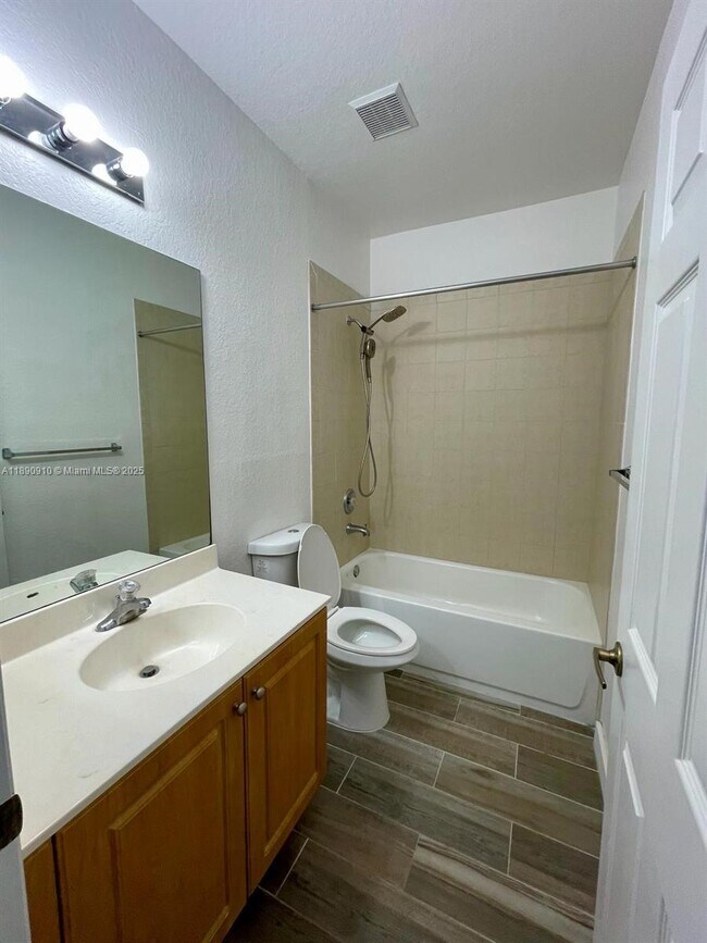 Building Photo - 5347 SW 40th Ave