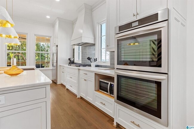 Building Photo - Luxurious 3-Bed Townhouse on Red Mountain