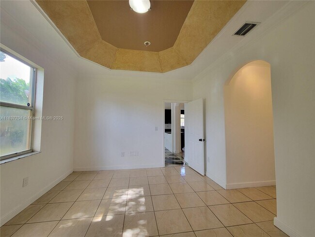 Building Photo - 4949 SW 134th Ave