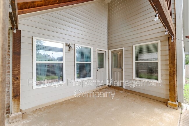 Building Photo - 26923 Trinity Heights