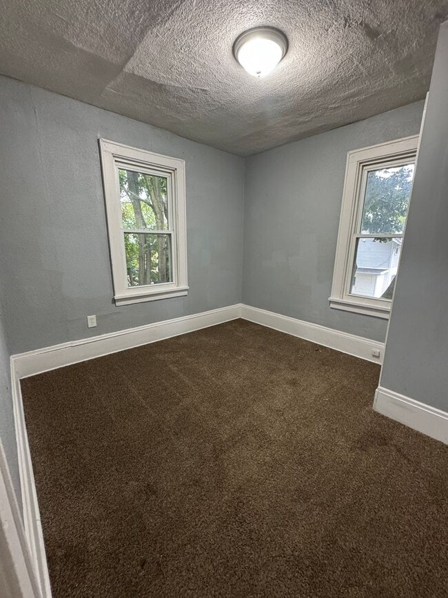 Building Photo - Updated 3-Bedroom Home with Modern Grey Finishes – Open House Feb 7