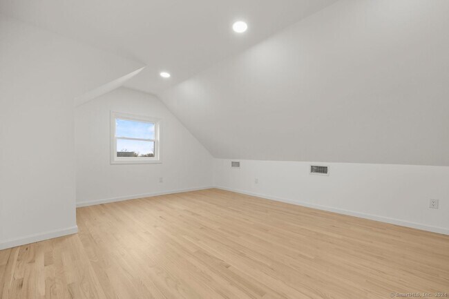 Building Photo - 141 Ridgewood Dr