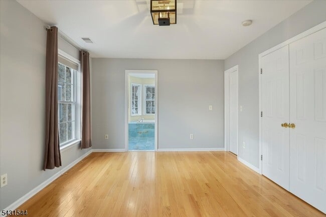 Building Photo - 145 Arrowgate Dr