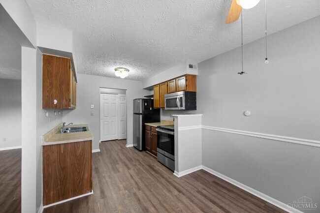 Building Photo - 5087 Tri County View Dr