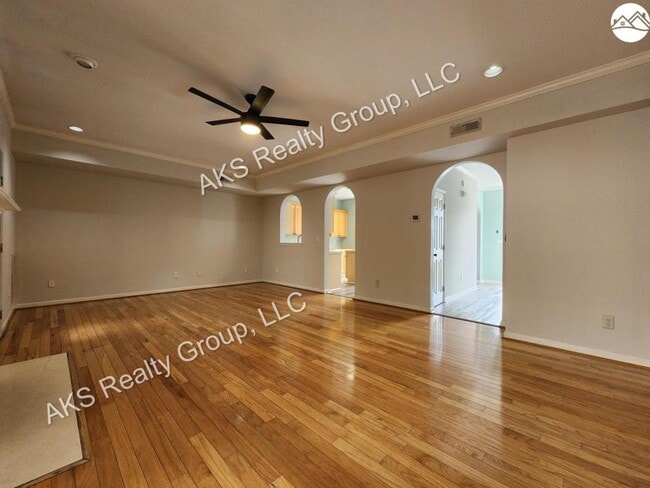 Building Photo - 617 Parkside Cir