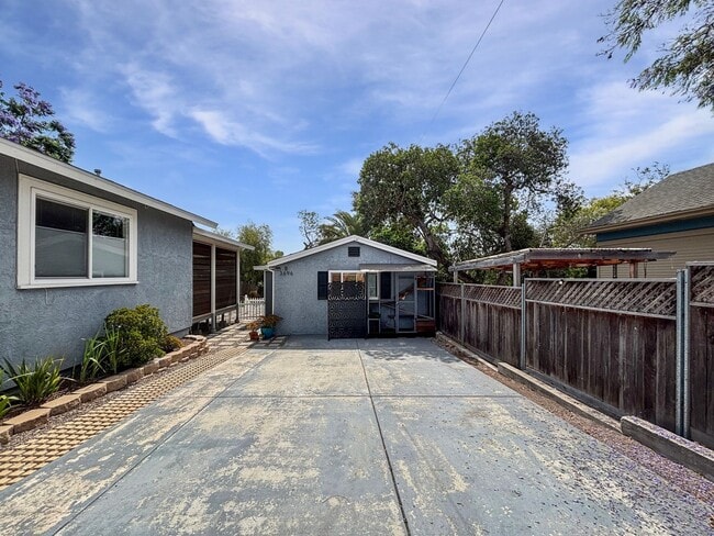 Building Photo - Charming Studio in Cherokee Point W/ A/C, ...