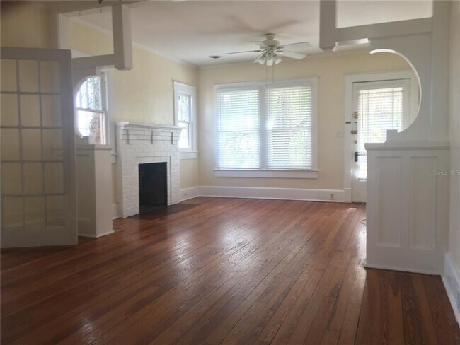 Building Photo - 113 E Vanderbilt St