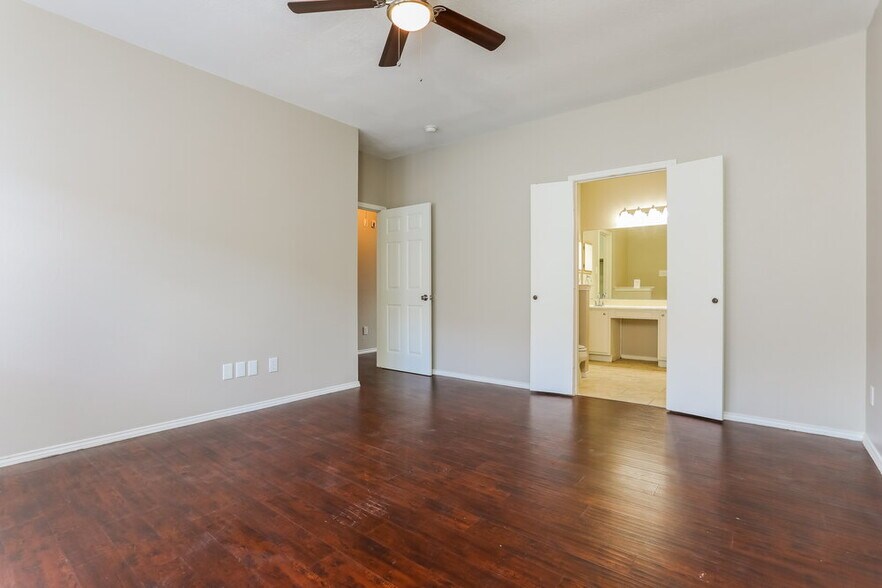 Building Photo - 4405 Crystal Ln