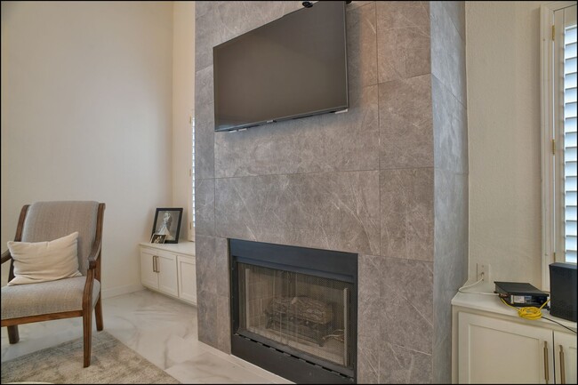 Building Photo - Available to View