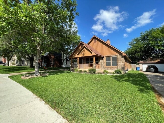 Building Photo - 16917 Ardisia Dr
