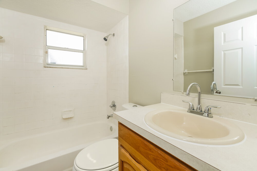 Building Photo - 646 Jaguar Ct