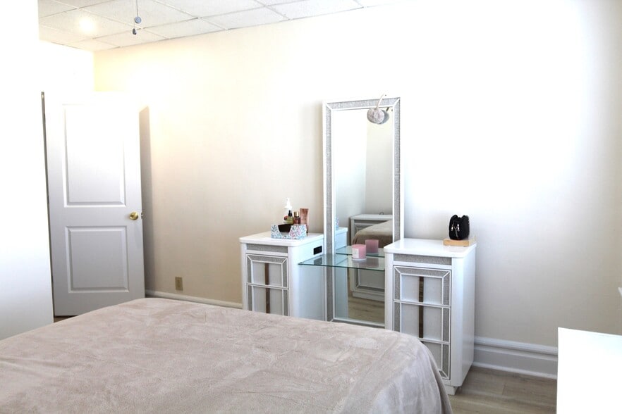 Building Photo - 24 Rutland Ave