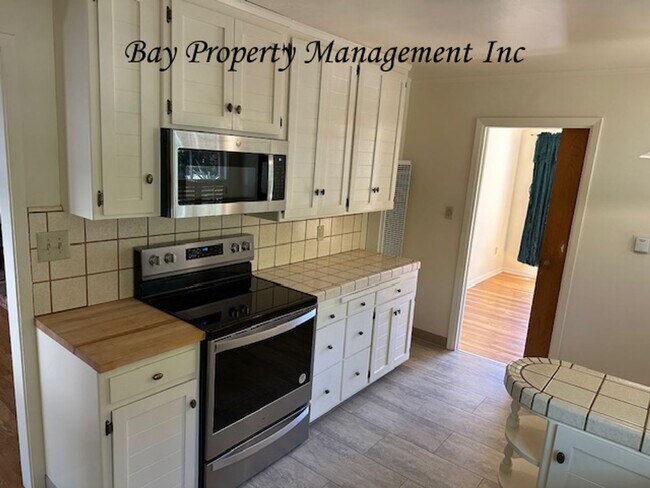 Building Photo - Charming 2 Bedroom, 1.5 Bath Home Near Riv...