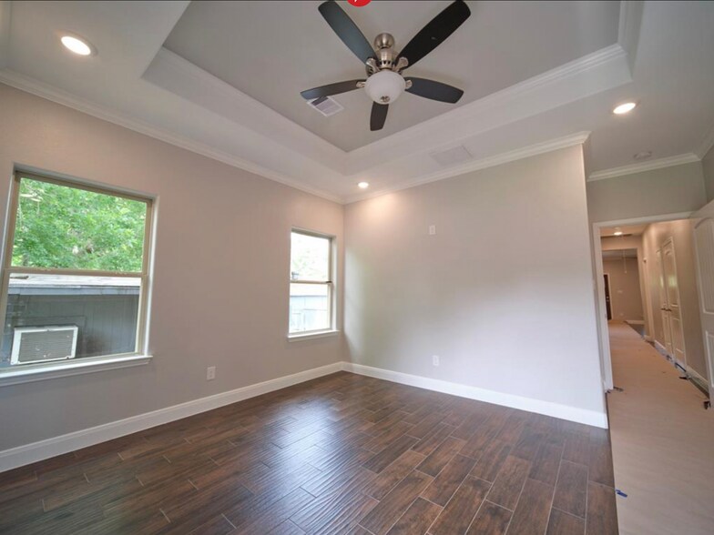 Master bedroom - 4822 Falls St