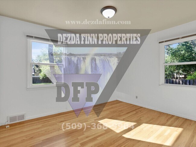 Building Photo - Charming Shadle District 3 bedroom with RV...