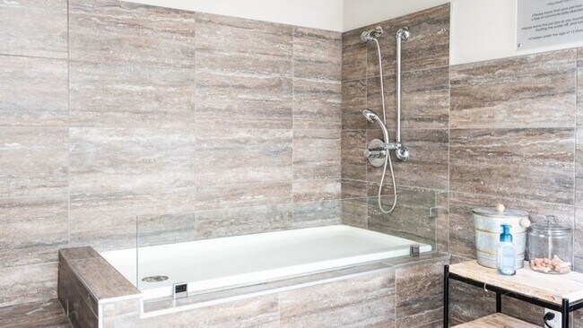 Building Photo - 100 Winghaven Pointe Dr