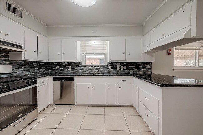 Building Photo - 4115 Mischire Dr