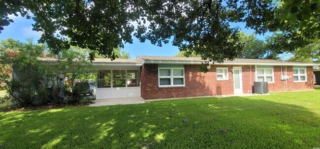 Building Photo - 609 Hibiscus Ave