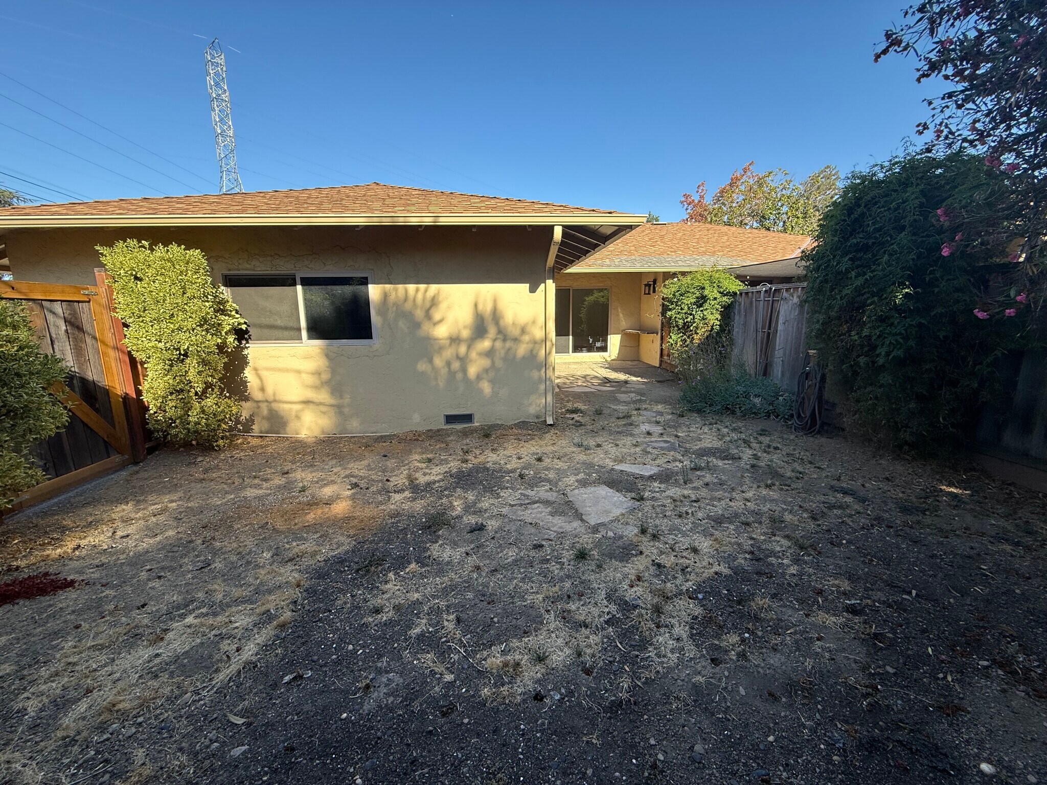 Building Photo - 15900 Los Gatos Almaden Rd