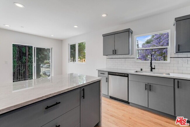 Building Photo - 1435 S Crescent Heights Blvd