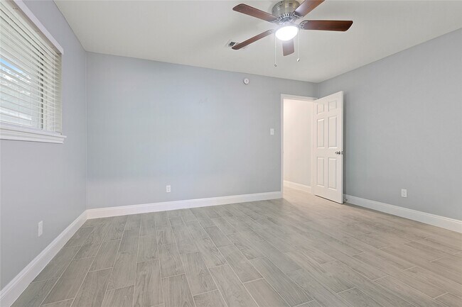 Building Photo - 7103 Lugary Dr