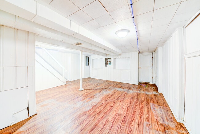 Building Photo - 103 Harwood St