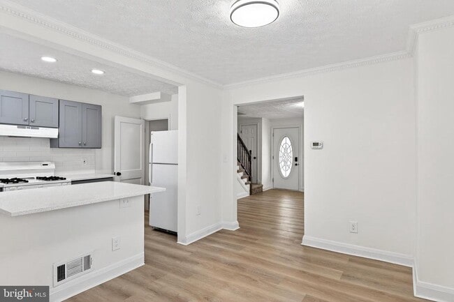 Building Photo - 1870 Yakona Rd