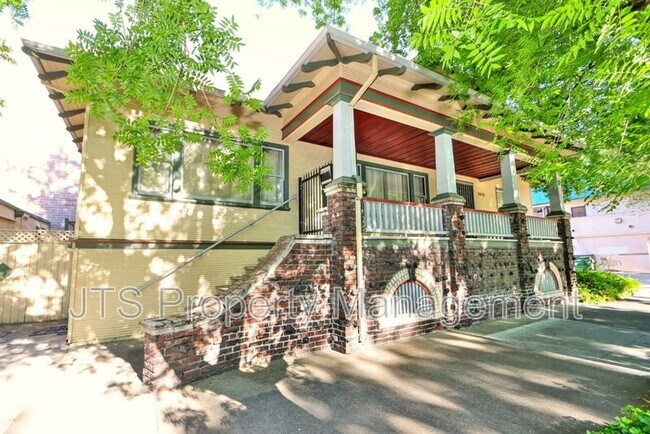 Building Photo - 1015 27th St