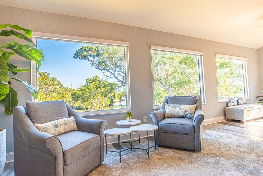 Building Photo - 2247 S Waterman Dr