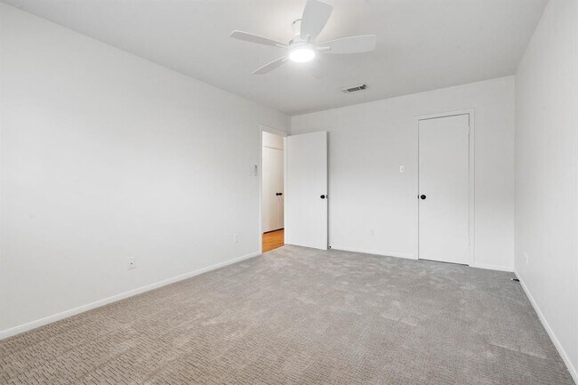 Building Photo - 727 Bunker Hill Rd