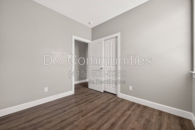 Building Photo - 1204 3rd St