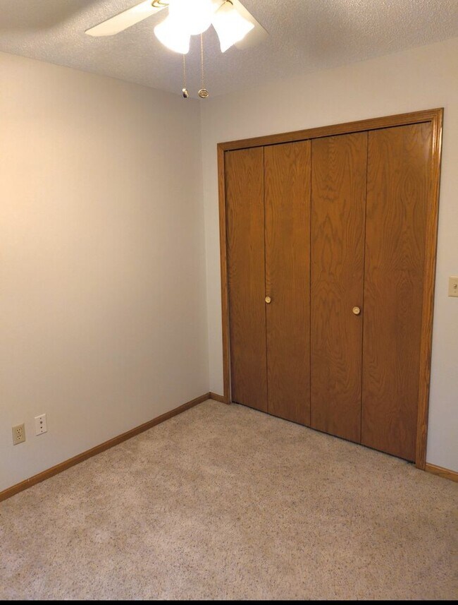 Building Photo - 1250 Silverwood Ct