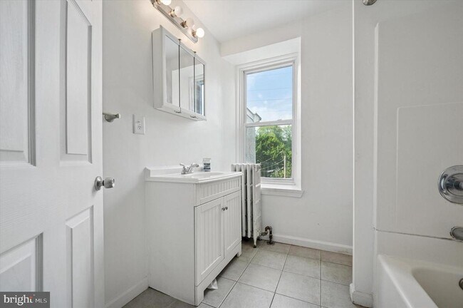 Building Photo - 3441 W Westmoreland St