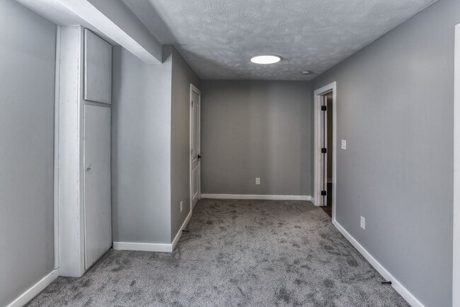 Building Photo - Amazing Aksarben Home